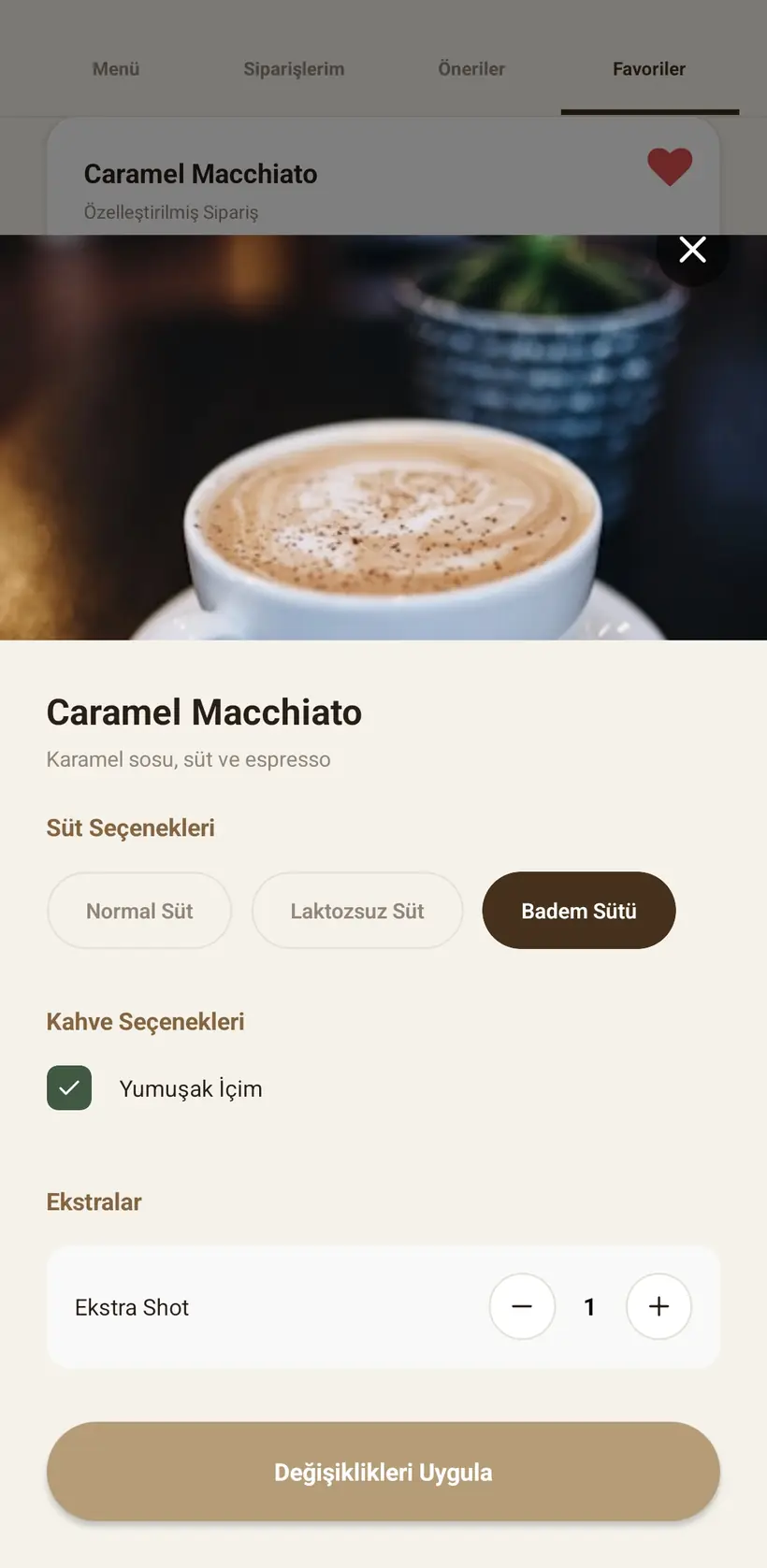 Ürün özelleştirme: süt seçenekleri, kahve seçenekleri ve ekstralar.